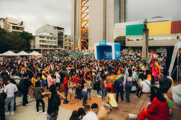 Découvrez Pourquoi Les Français Préfèrent l'Humour Comme Moyen de Communication: Une Exploration Fascinante